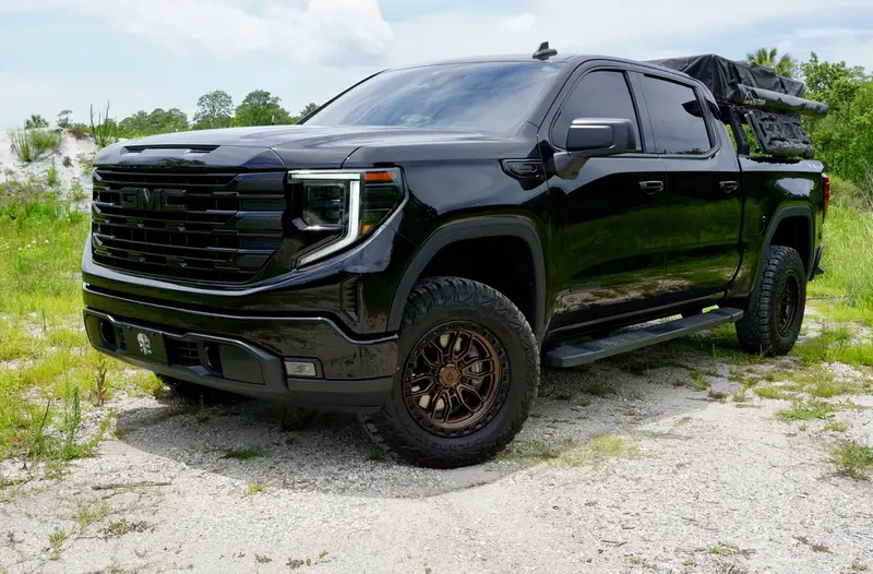17X9.0 Arena Hustle Smoked Bronze Center Satin Black Lip 6