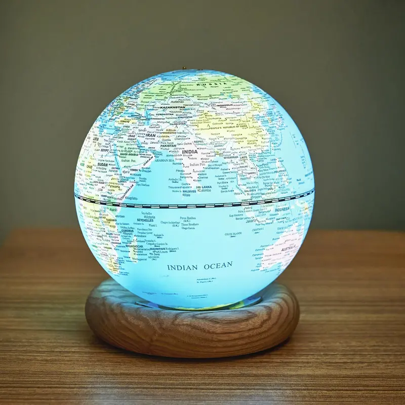Atlas Globe Lamp 1