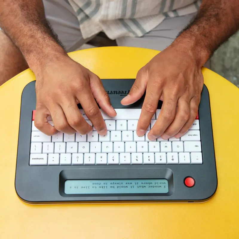 Freewrite Alpha Typewriter In Raven Black With Backlight 1