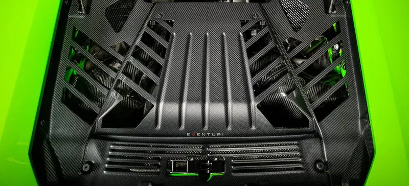 Lamborghini Huracan Eventuri Carbon Fibre Engine Cover (2014+) 1