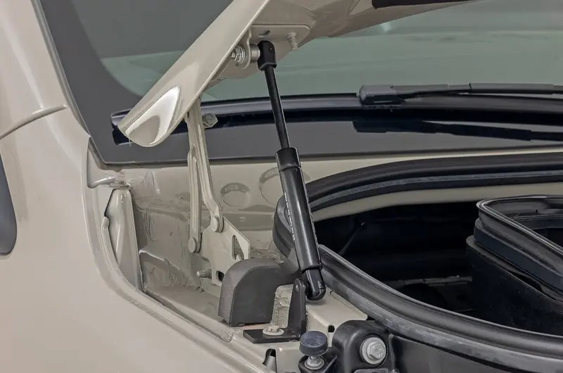 Rough Country Hood Struts 2019-2022 Mercedes-Benz Sprinter 3500 / 2019-2025 Sprinter 3500Xd 1