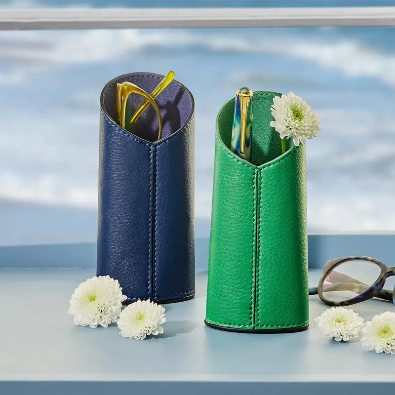 Trophy Eyeglass Stand 1